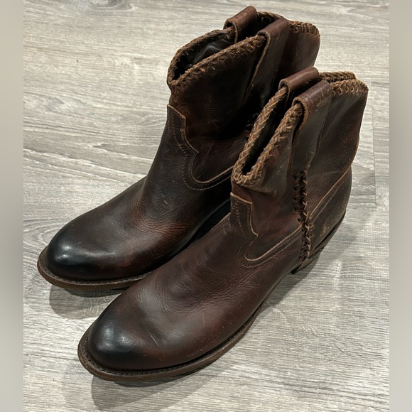 EUC 
Lane Plain Jane Booties Round Toe 
Women’s 11 - Picture 5 of 5